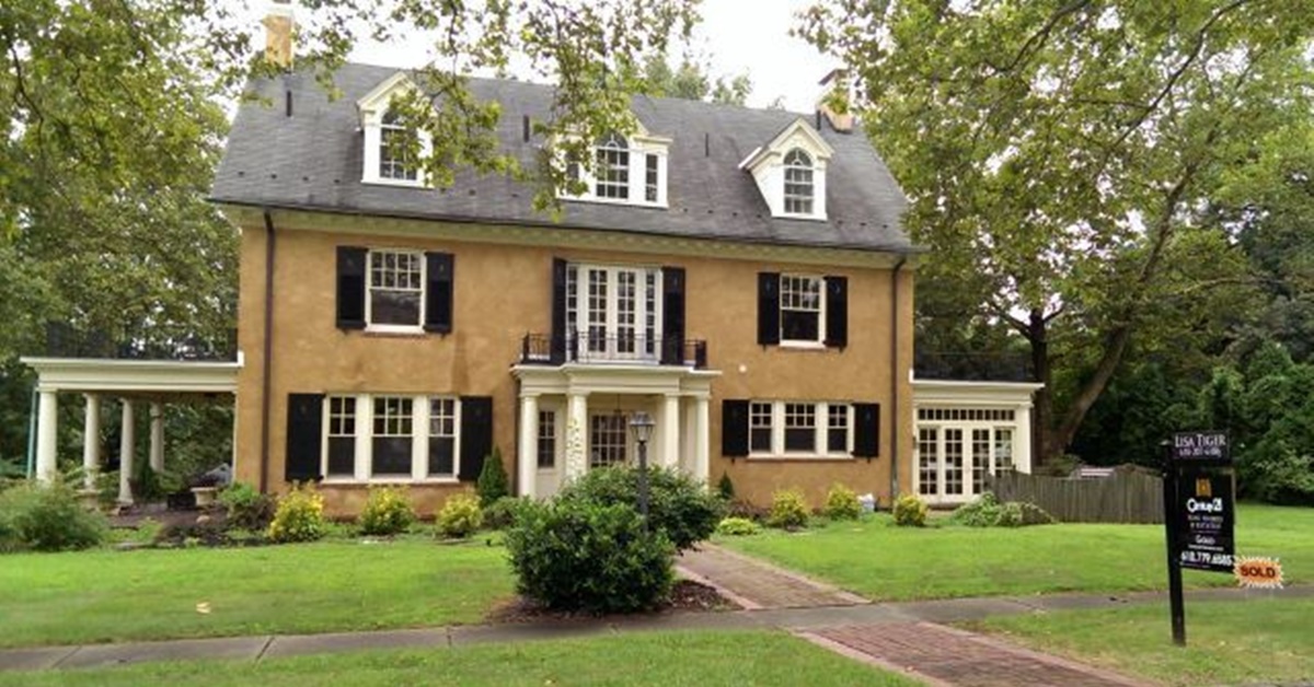 What's inside Taylor Swift's childhood home that's up for sale for